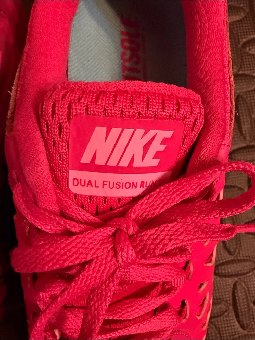 Dual Fusion Nike Women’s Bright Pink Athletic rynning Lace-Up Sneakers
